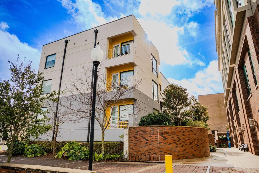 The Hive 302 King With Balcony Hotell Wilmington Eksteriør bilde
