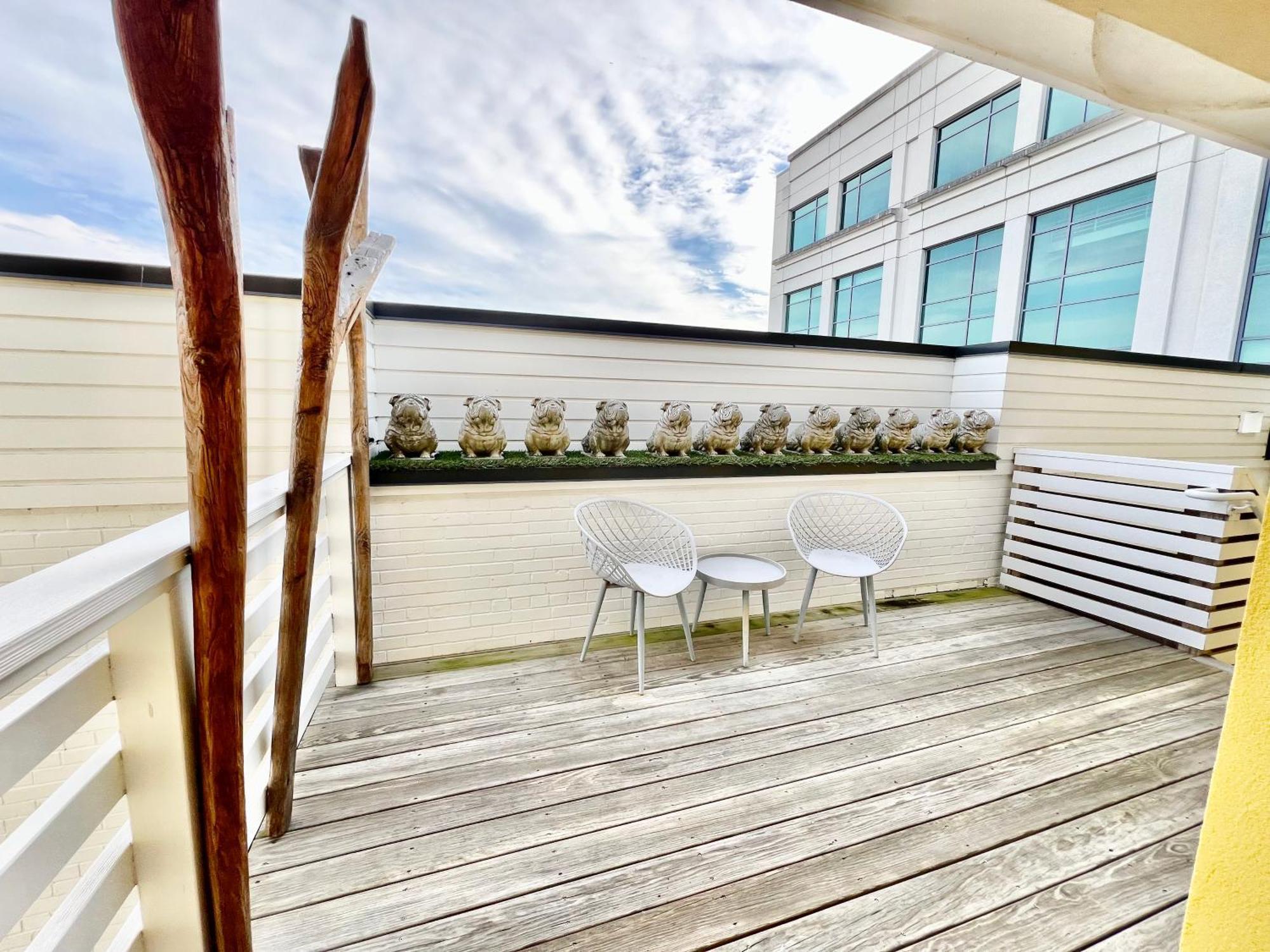The Hive 302 King With Balcony Hotell Wilmington Eksteriør bilde